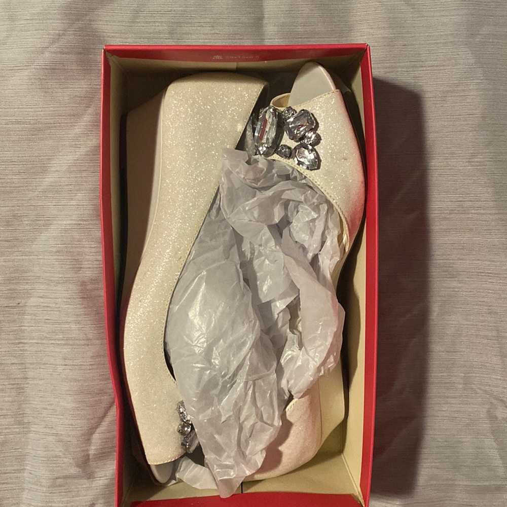 Used!!!!!!Wedding Shoe/Slippers